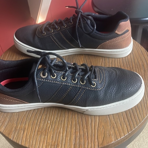 Levi Strauss & Co black and tan shoes. Size 9. Great condition! - Picture 8 of 12
